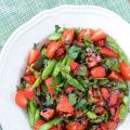 Grüner-Spargel-Salat mit Erdbeeren und Tomaten[...]