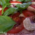Tomaten-Mozzarellaplatte mit fruchtigem[...]