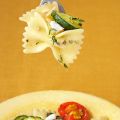 Farfalle mit Zucchini und Feta