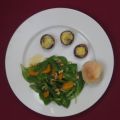 Feldsalat an Mandarinen-Dressing mit gefüllten[...]