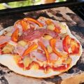 Pizza auf dem Grill backen