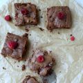 Brownies mit Himbeeren und weißer Schokolade