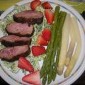 Entenbrust mit Spargel und Erdbeeren