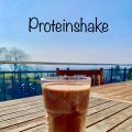 Proteinshake mit roten Linsen