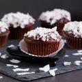 Schokoladen-Kokos-Muffins mit Überraschung