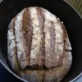 Schwarzes Sesam-Amaranth-Brot aus dem Topf