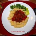 Merguez mit Harissa-Tomaten-Sauce und Pasta