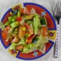 Bunter Salat mit Hähnchenstreifen