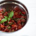 Saltimbocca mit Tomatensalat und Tapenade