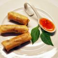 Frühlingsrollen gefüllt mit Gemüse & Chilisauce