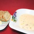 Käse-Lauch-Suppe mit selbstgemachtem Brot, dazu[...]