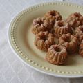 Petits kouglofs avec pommes et noisettes